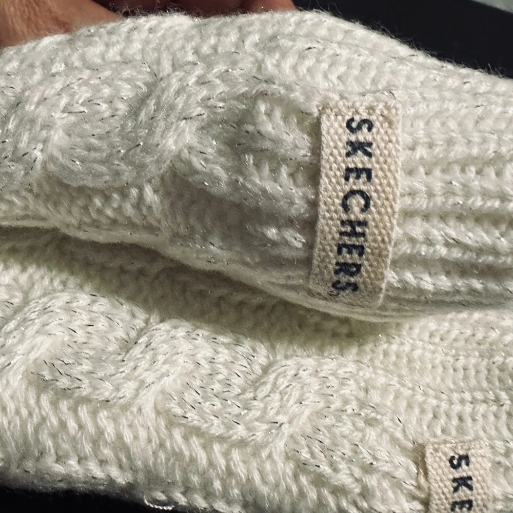 Skechers Girls Beige Fleece Lined Cozy Crew Socks